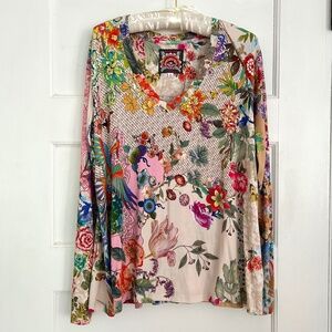 Johnny Was long sleeve V-neck swing tee top M